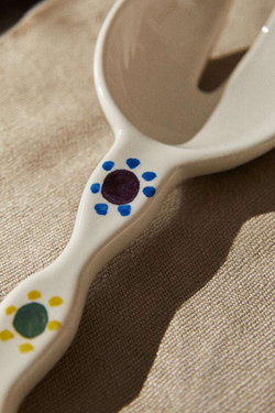 ZARA HOME НАБОР ЛОЖЕК С КОНТРАСТНЫМ УЗОРОМ, ЭКРЮ