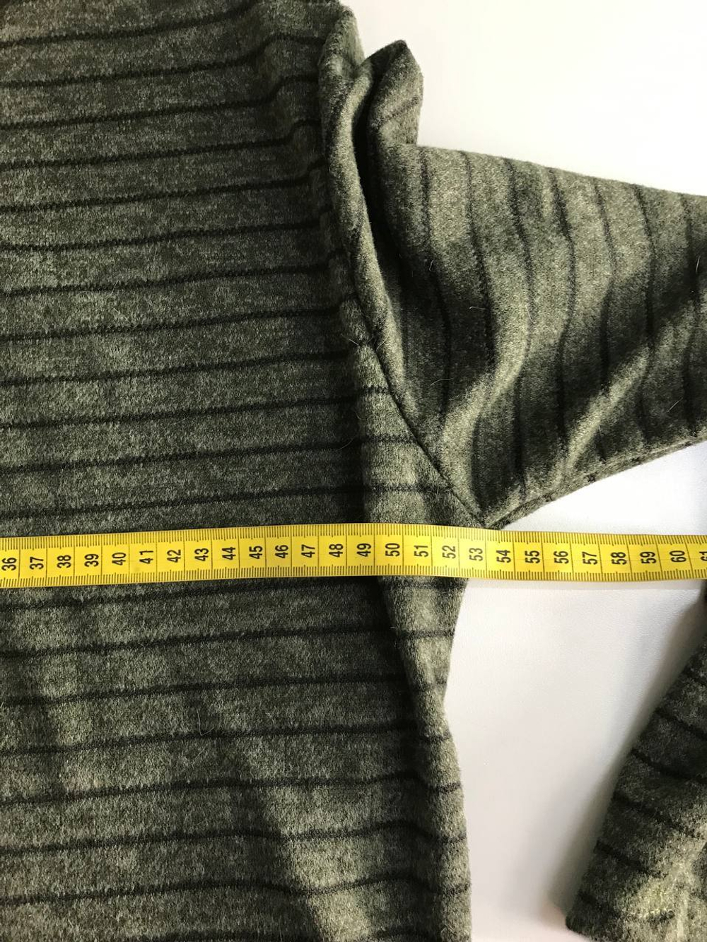 Джемпер практичного оттенка, визуально на 52/54 размер