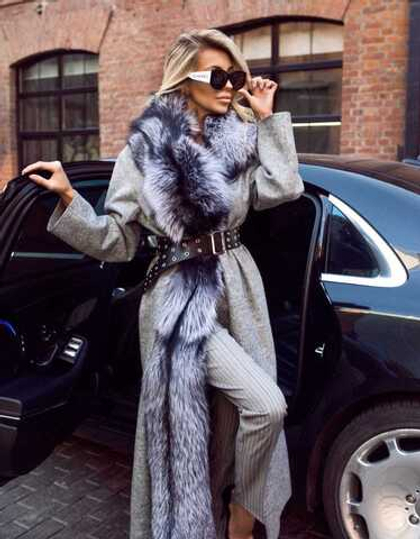 Женское шерстяное пальто с меховой отделкой