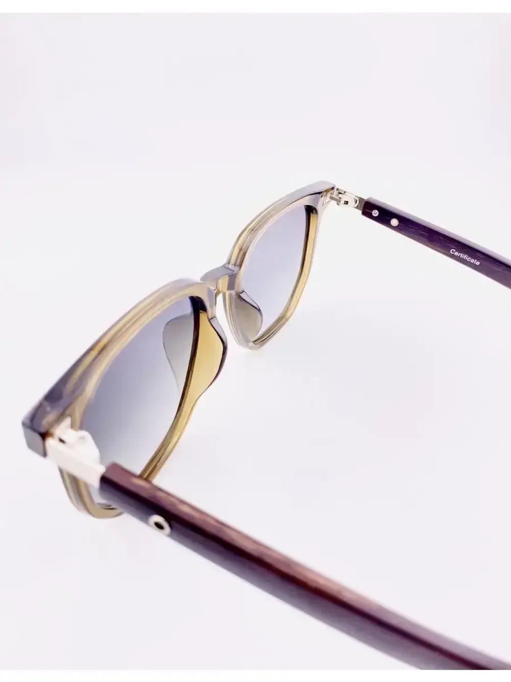 Очки солнцезащитные