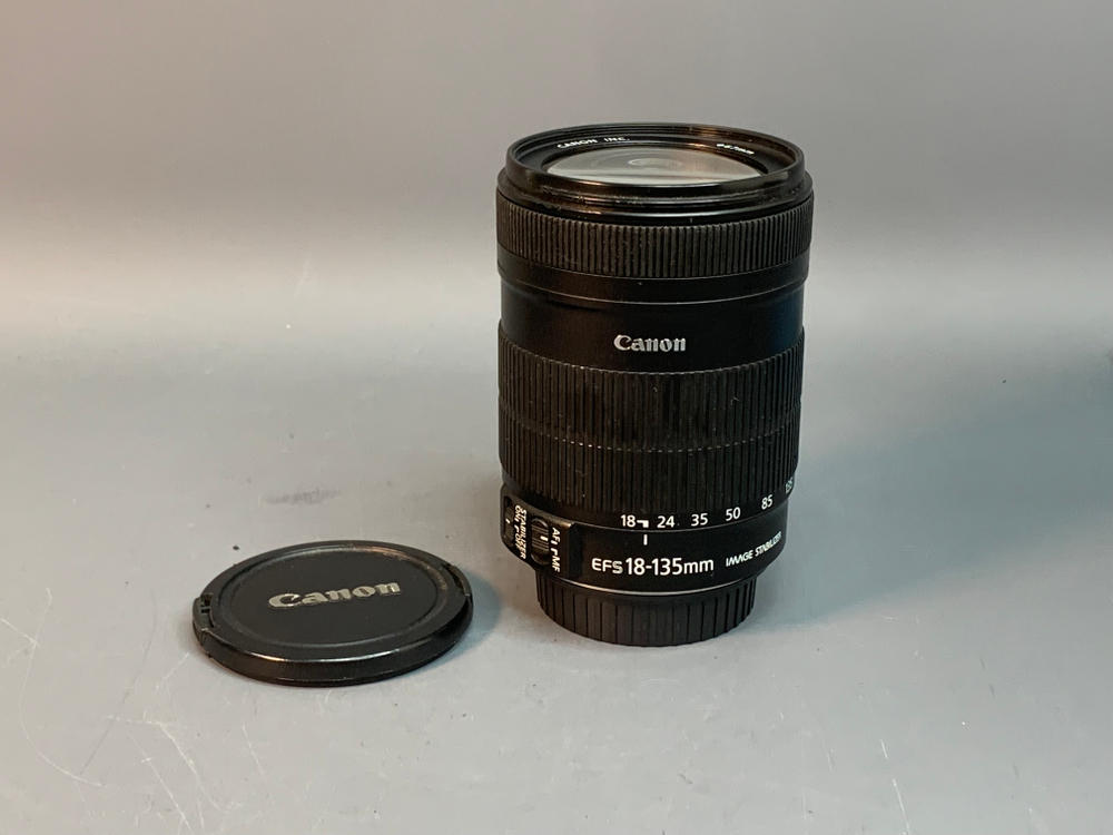 Canon EF-S 18-135 mm f/3.5-5.6 IS