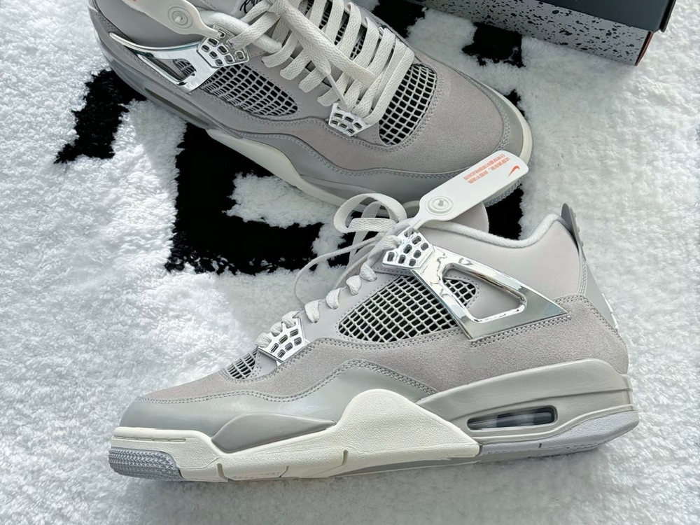 Air Jordan 4 WMNS Frozen Moments