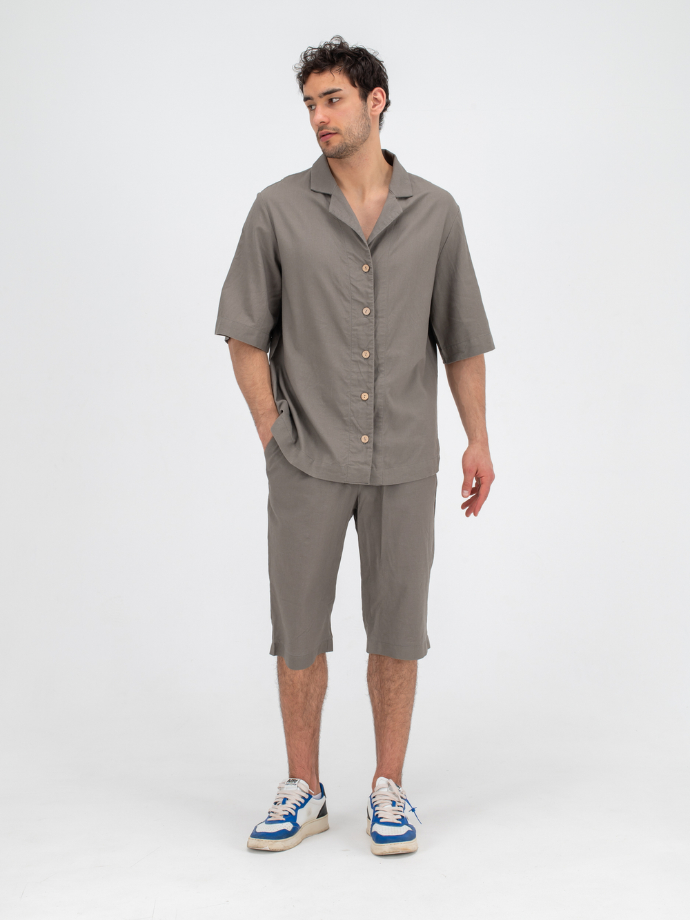 Костюм льняной с шортами. Хаки