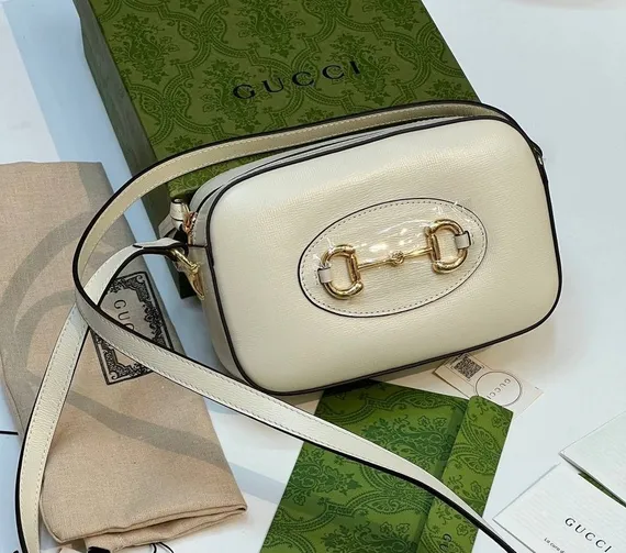 Маленькая сумка на плечо Gucci Horsebit 1955 белый