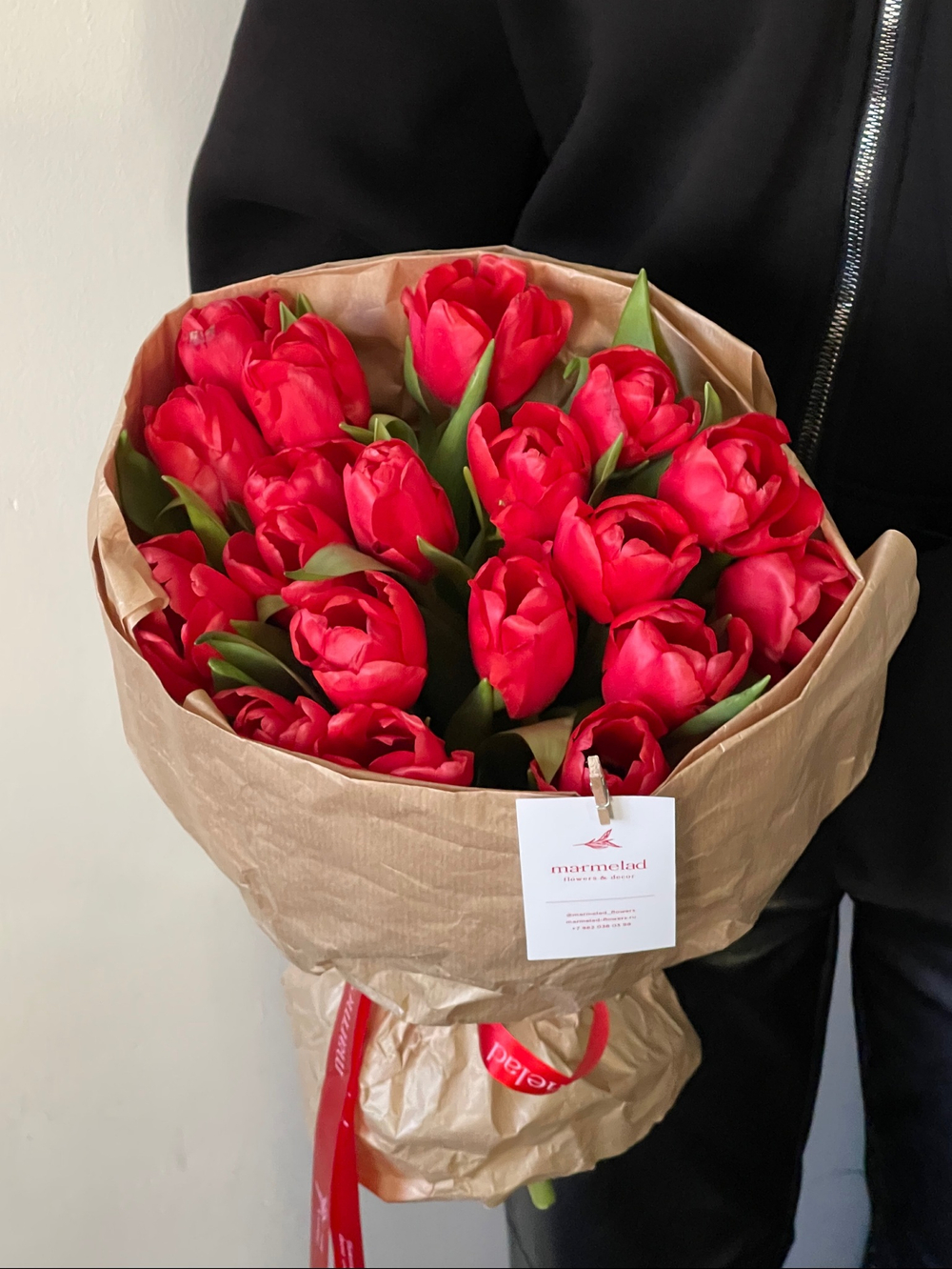 Букет из 19 красных тюльпанов