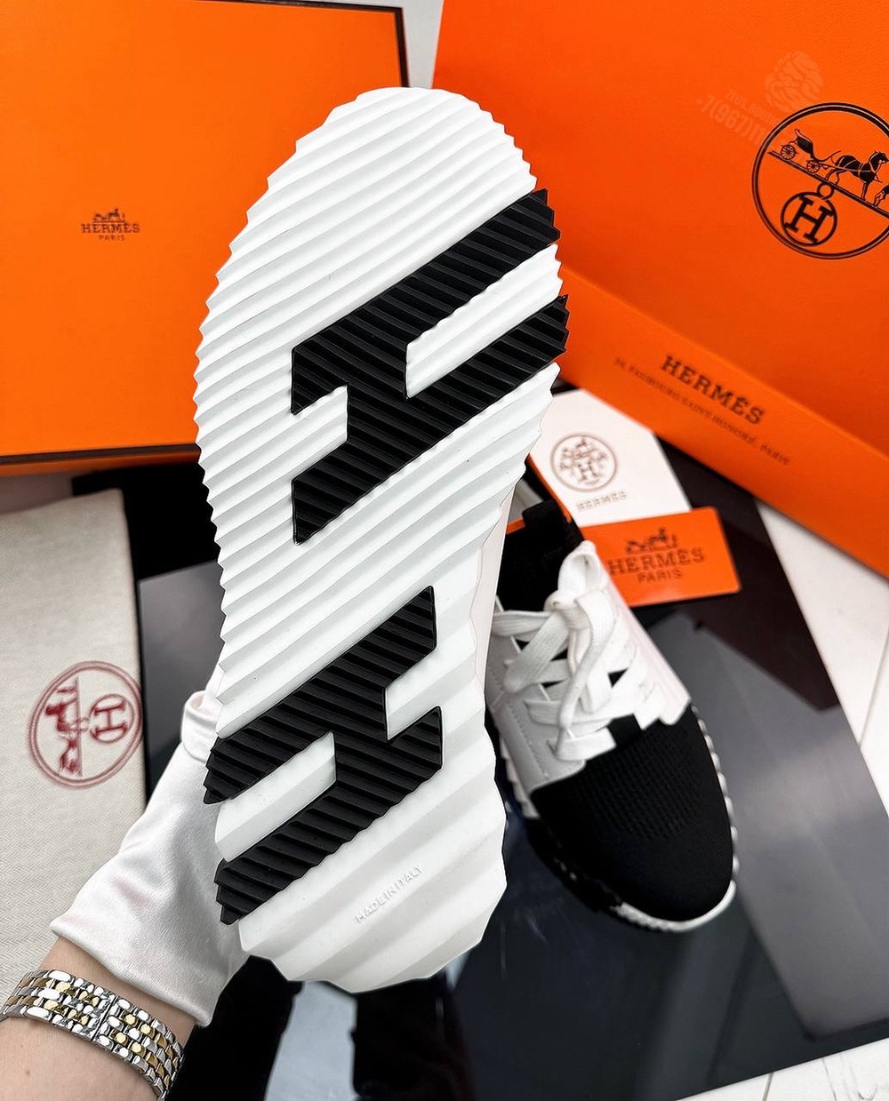 Кроссовки Hermes