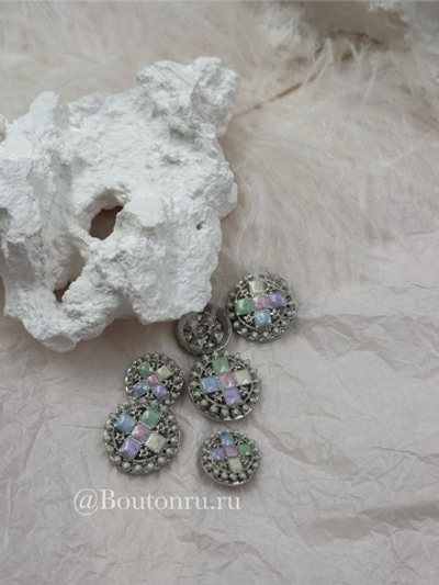 Пуговицы серебристые с квадратными деталями и пастельной разноцветной эмалью