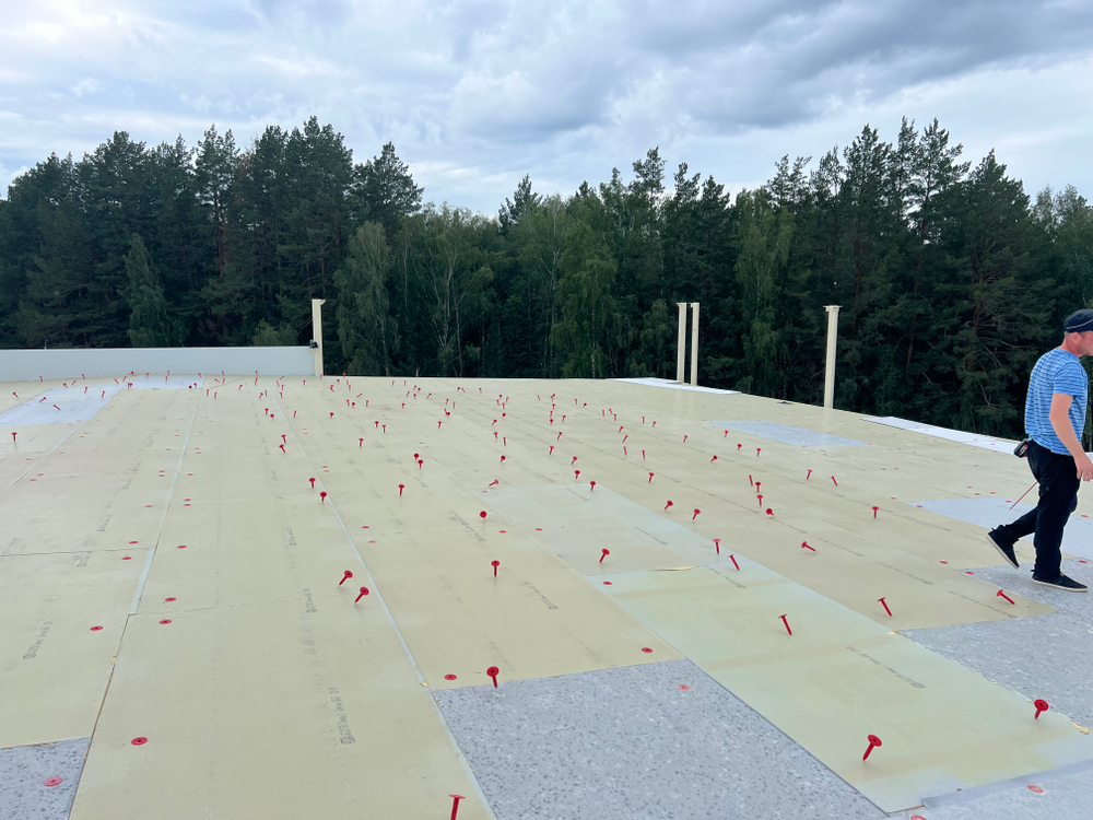 Поставка и монтаж кровли из ПВХ мембраны, монтаж профилированного настила Завод "ТЕПЛИТ"