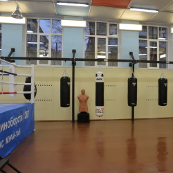 Конструкции для крепления мешков пристенные