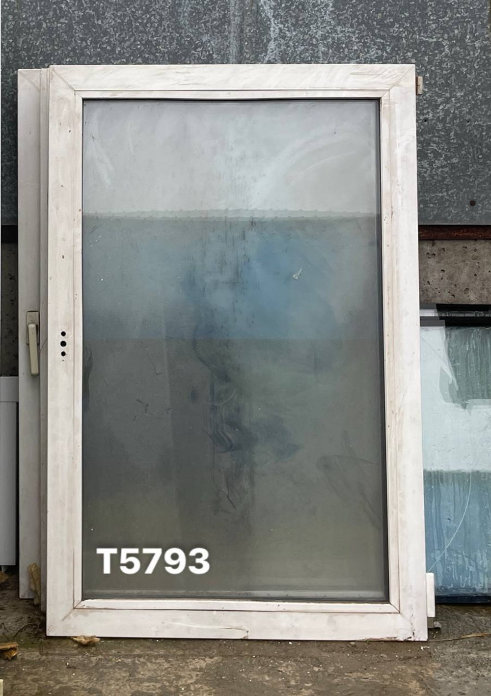 Створка Пластиковая Б/У 122(в) х 80(ш)