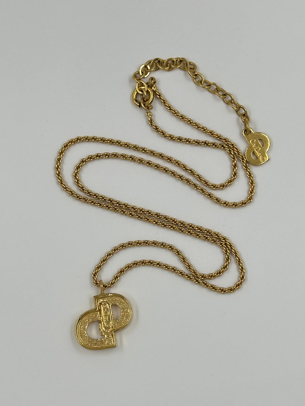 Кулон лого Christian Dior