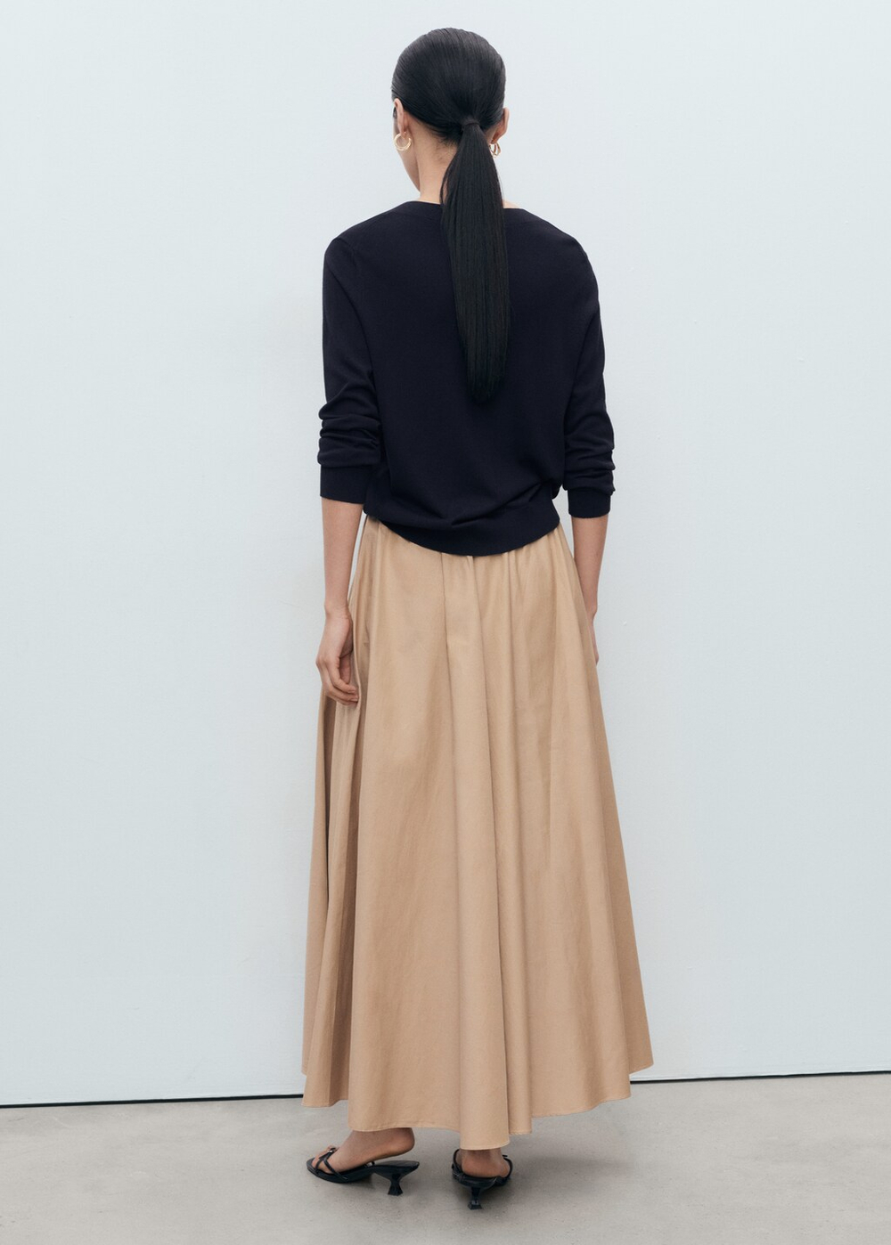 Пуловер тонкой вязки