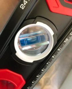 Уровень магнитный 100см, 3 глазка, двуручный, фрезерованный