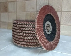 Круг лепестковый торцевой 125 x 22.23; P80