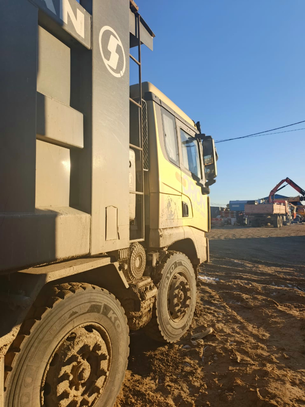 Shacman (Shaanxi) SX* 8x4 Самосвал SX33186T366 (Дизельный, 11,6 л, 369 л.с., МТ)
