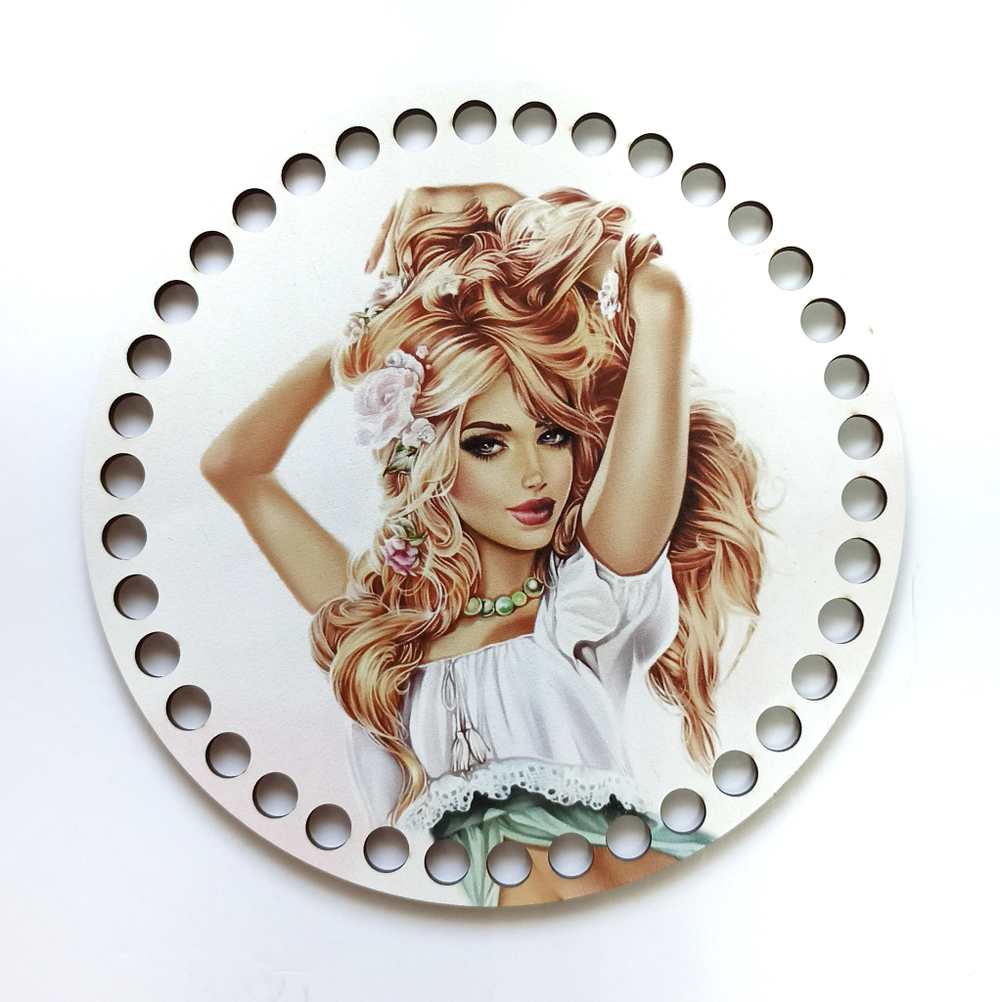 Девушка с длинными волосами