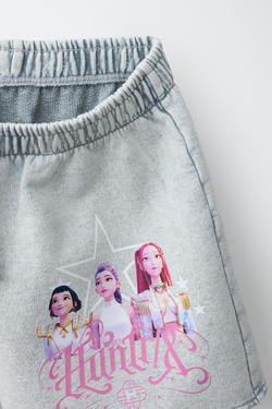 ZARA ШОРТЫ ИЗ МЯГКОЙ ТКАНИ С ЭФФЕКТОМ ПОТЕРТОСТИ KPOP DEMON HUNTERS™ NETFLIX ©, МЯГКИЙ СЕРЫЙ