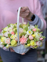 корзина с 55 тюльпанами из мыла