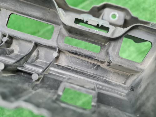 Кронштейн решетки радиатора Toyota RAV4 XA50 18-нв