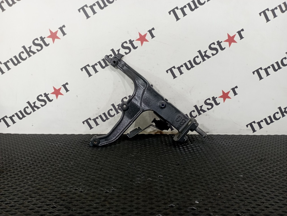 Кронштейн подножки правой 2020г.