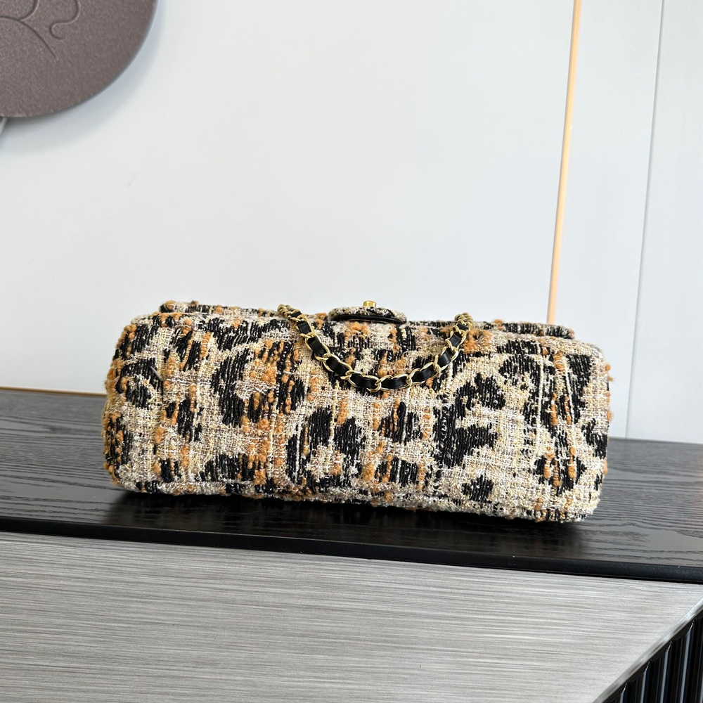 Chanel Maxi Flapbag 32 cm