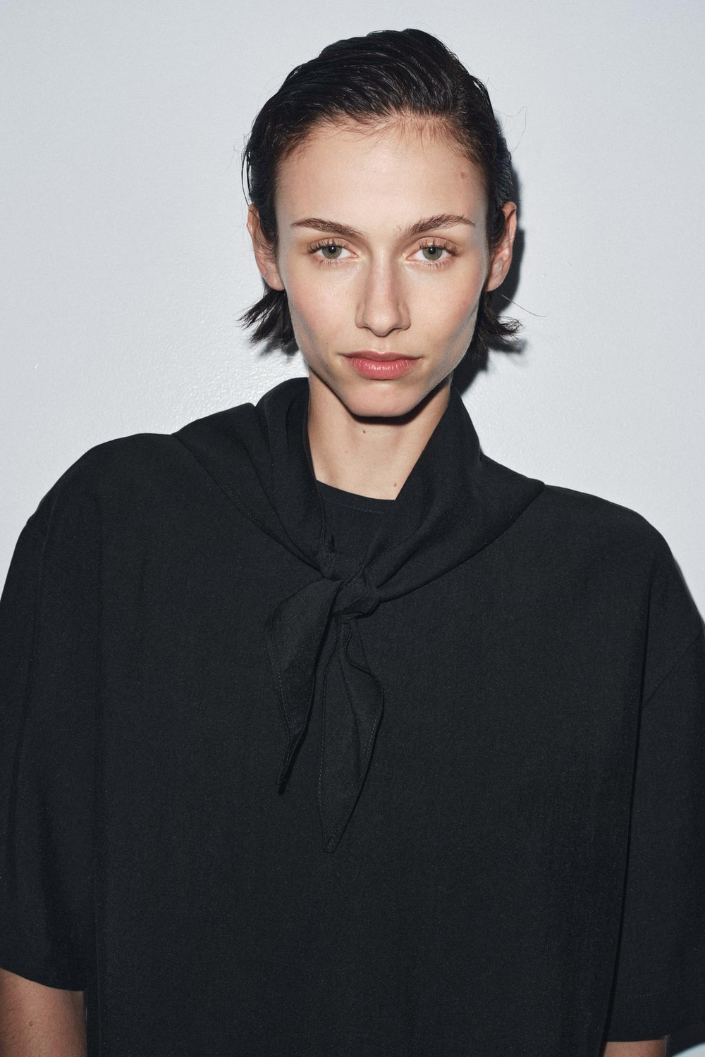 ZARA СТРУЯЩАЯСЯ БЛУЗА С ПЛАТКОМ — ZW COLLECTION, ЧЕРНЫЙ