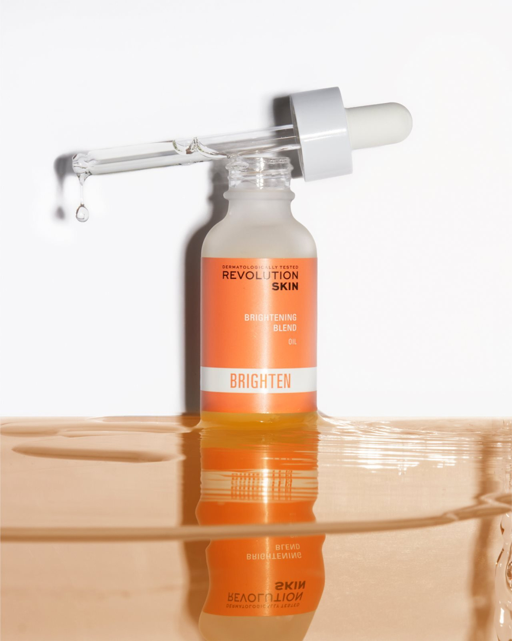 Revolution Skincare Brighten Blend - осветляющее масло для выравнивания тона кожи /   30  ml  / GTIN 5057566578448