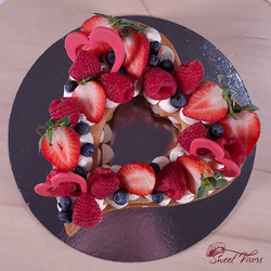 Торт сердце с ягодами кондитерская Sweet Visors Сладкие Козырьки. Кондитер Светлана Дегтерева. Торты ручной работы на заказ в СПБ. Мы создаем сладкие истории на любой вкус.