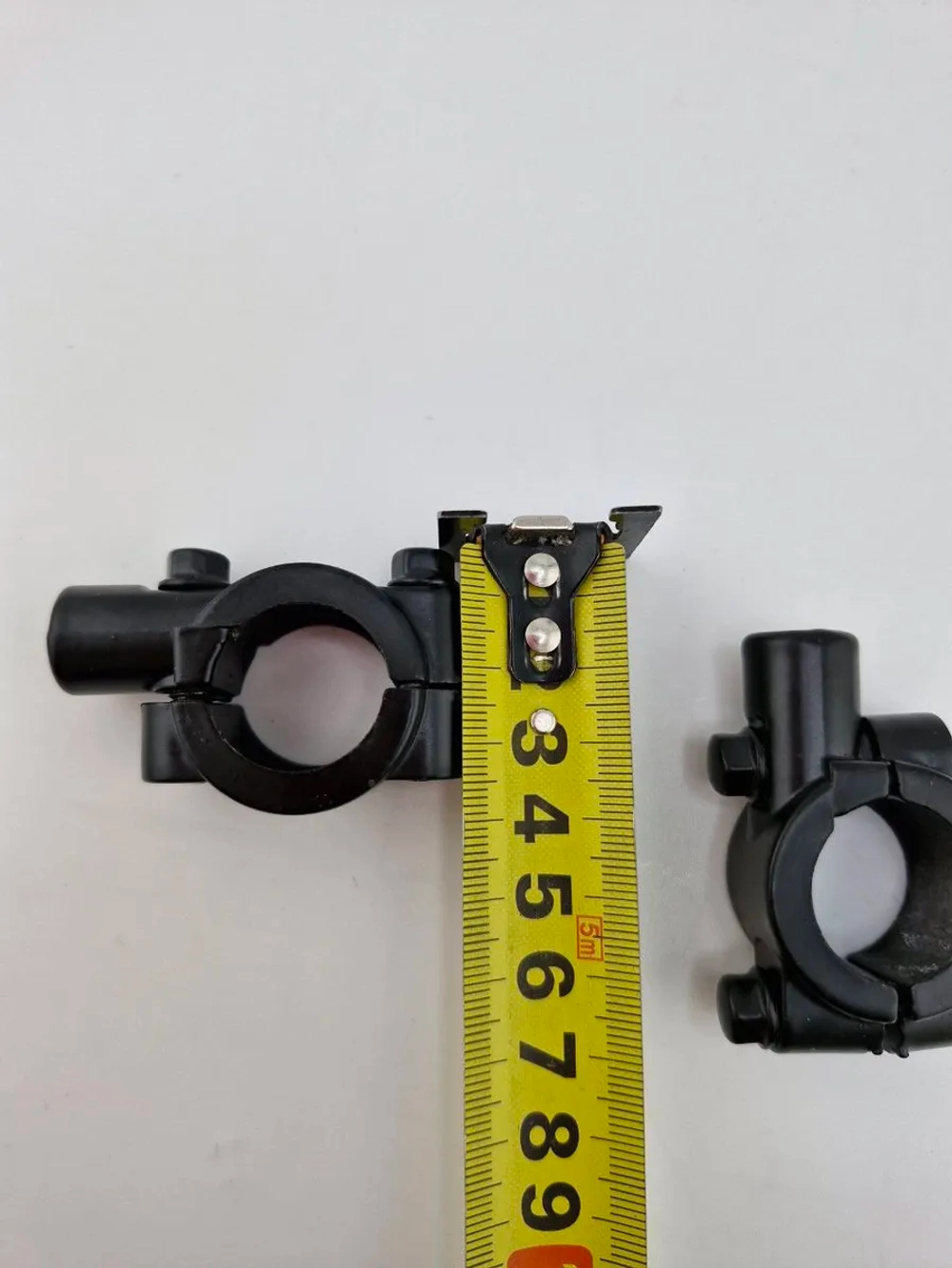 - - Крепления для зеркал на руль 22-25 мм, резьба 10 мм