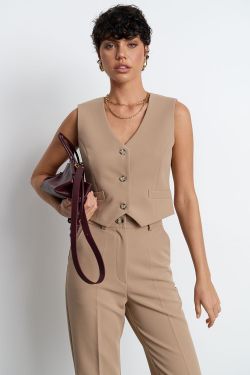 Жилет костюмный цвета капучино