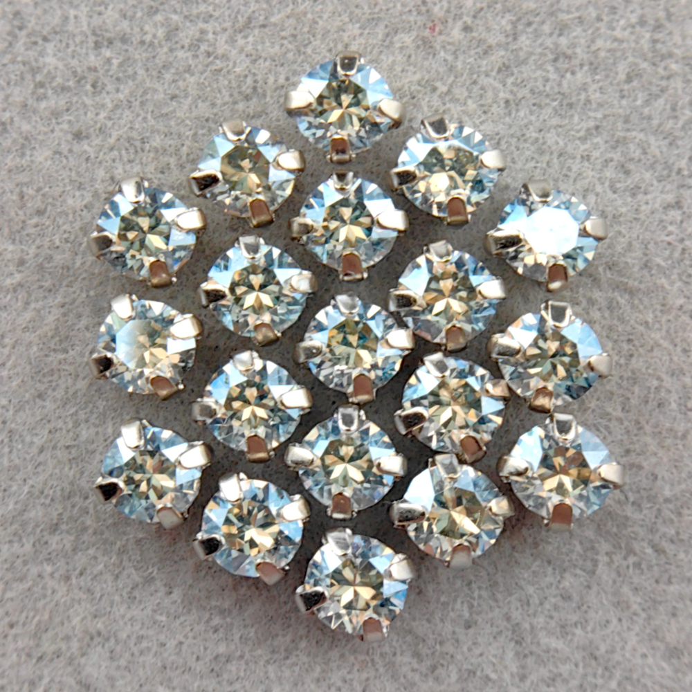 Swarovski 1088 XIRIUS Chaton в оправах, Crystal Moonlight/Platinum