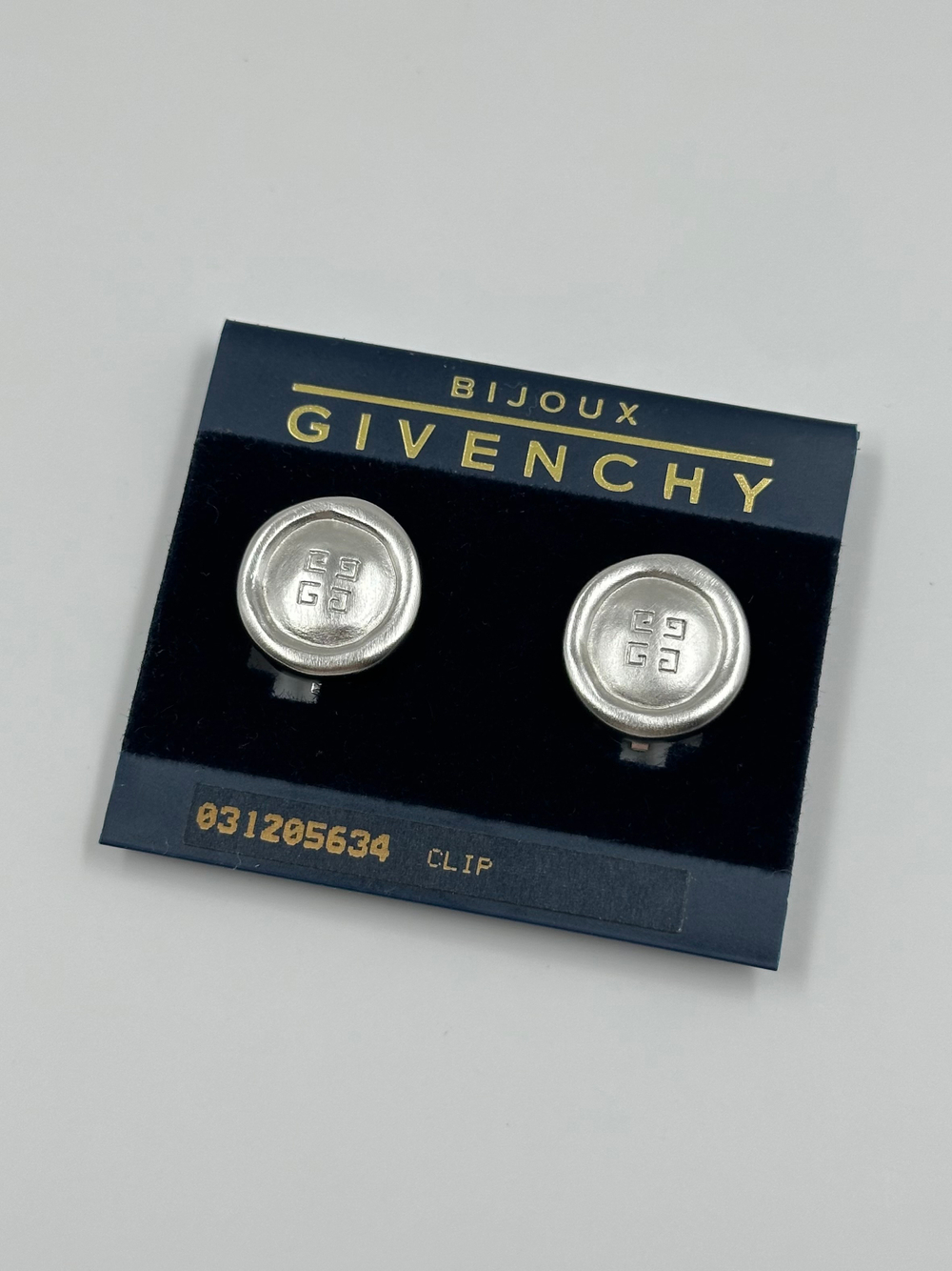 Клипсы с лого Givenchy