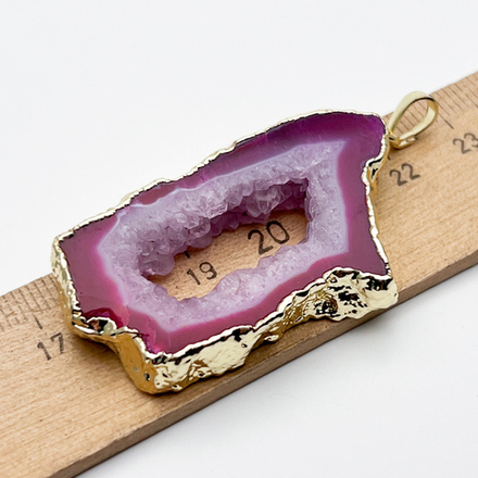 Срез агата тонированный в оправе, подвеска, размер камня 46*26 мм, цена за 1 шт