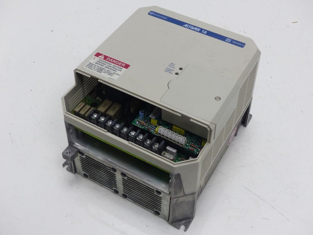 Schneider Electric ATV16U90N4
