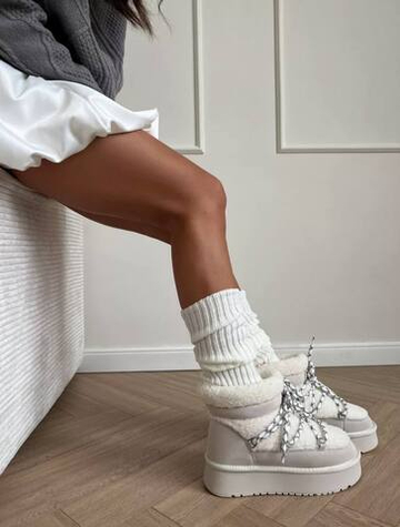 Угги со шнуровкой