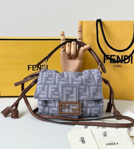 Fendi Small Mamma Baguette 16 cm