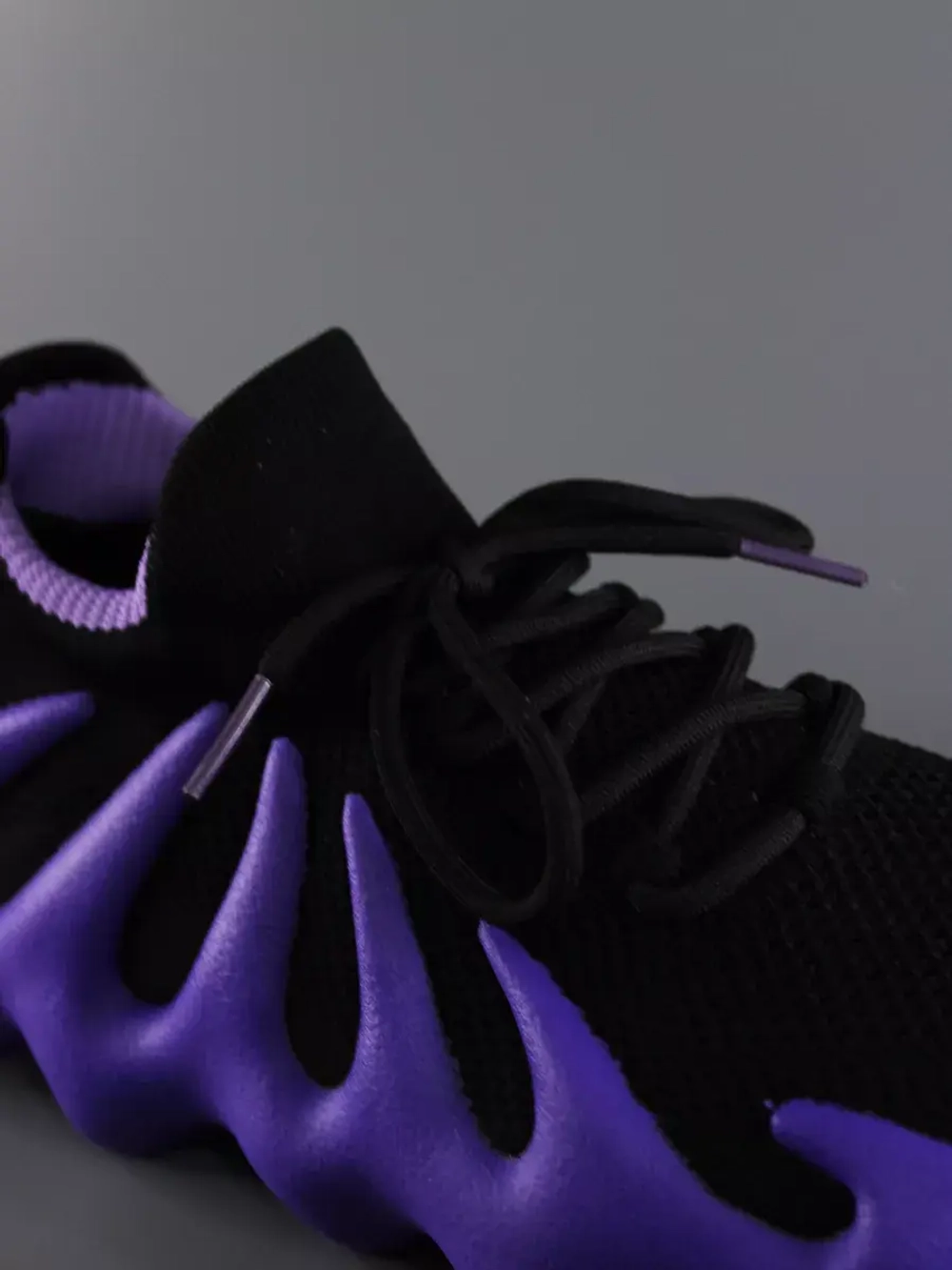 Кроссовки Изики - Yeezy boost- черно-фиолетовый