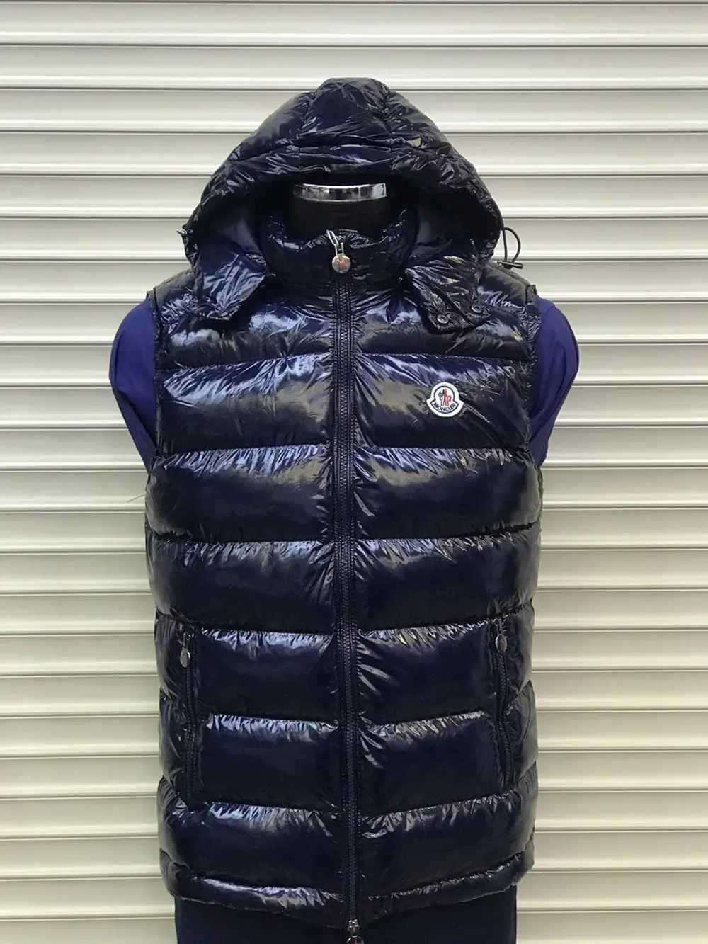 Жилет с капюшоном безрукавка утепленная