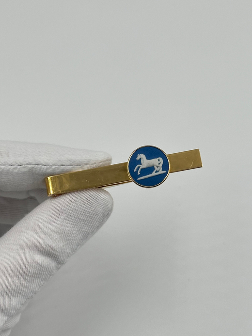 Зажим для галстука синий с лошадью Wedgwood