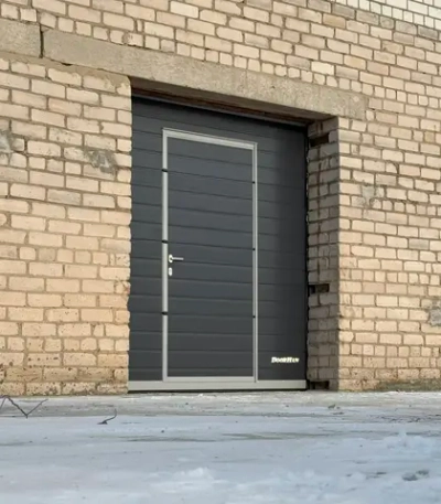 Секционные ворота с калиткой