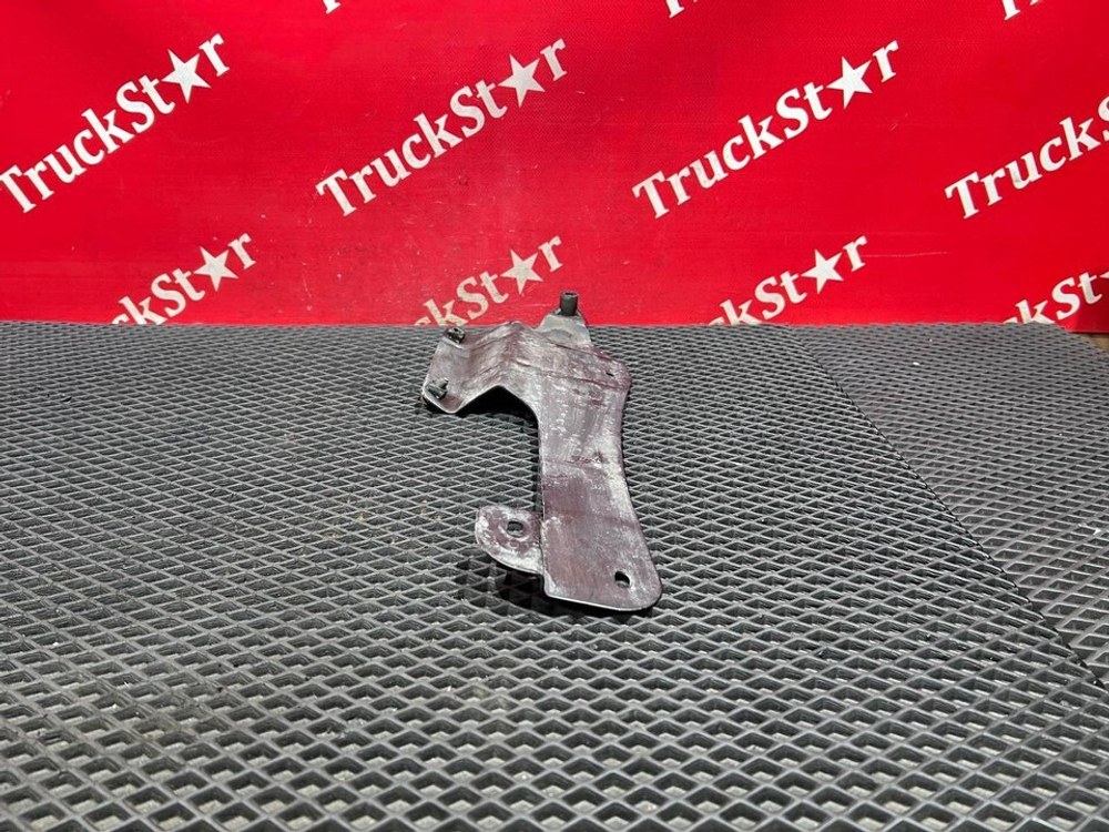 Кронштейн теплового экрана глушителя