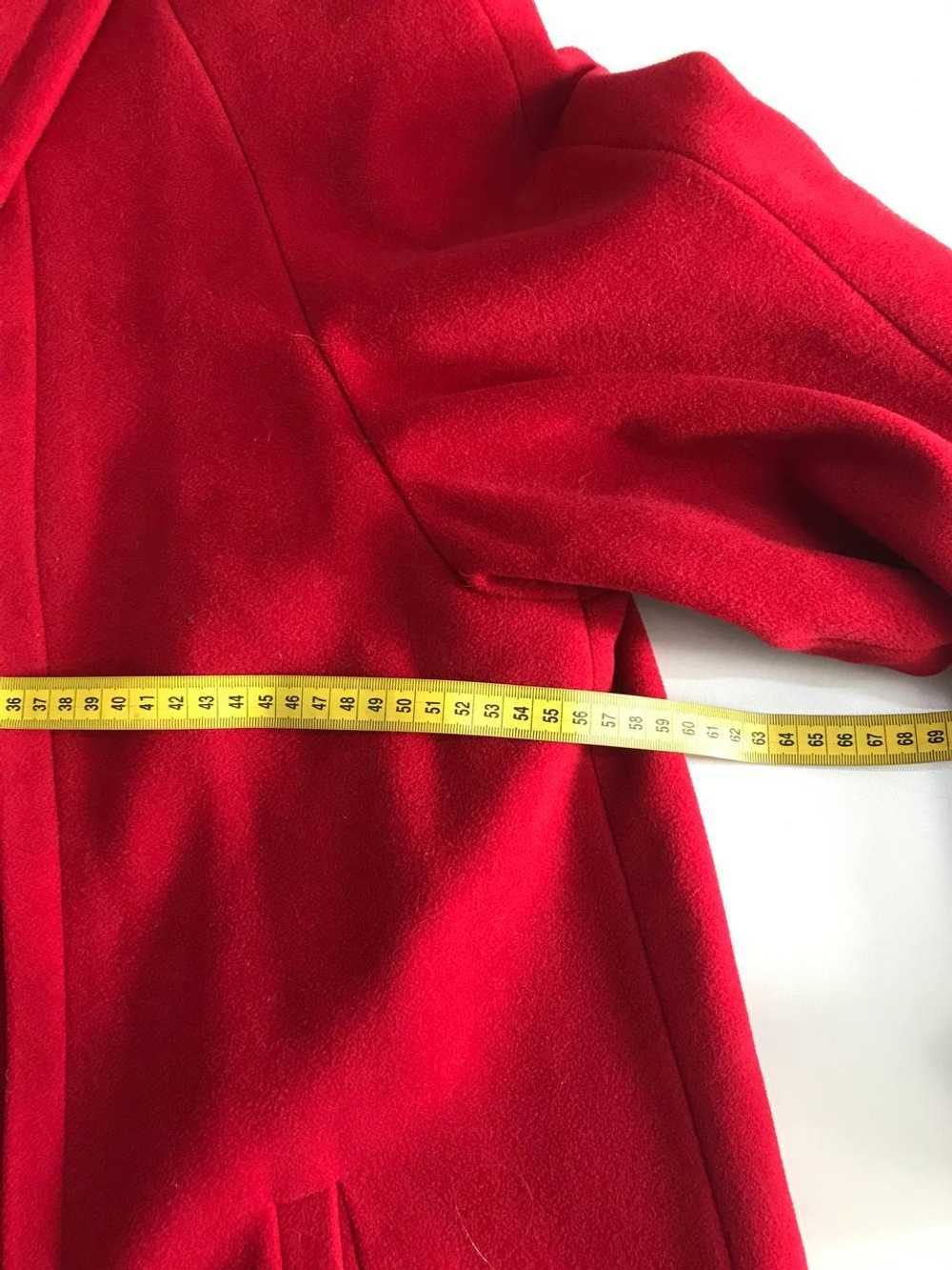 Пальто Элема яркого цвета, маркировка 100, визуально на 50 размер