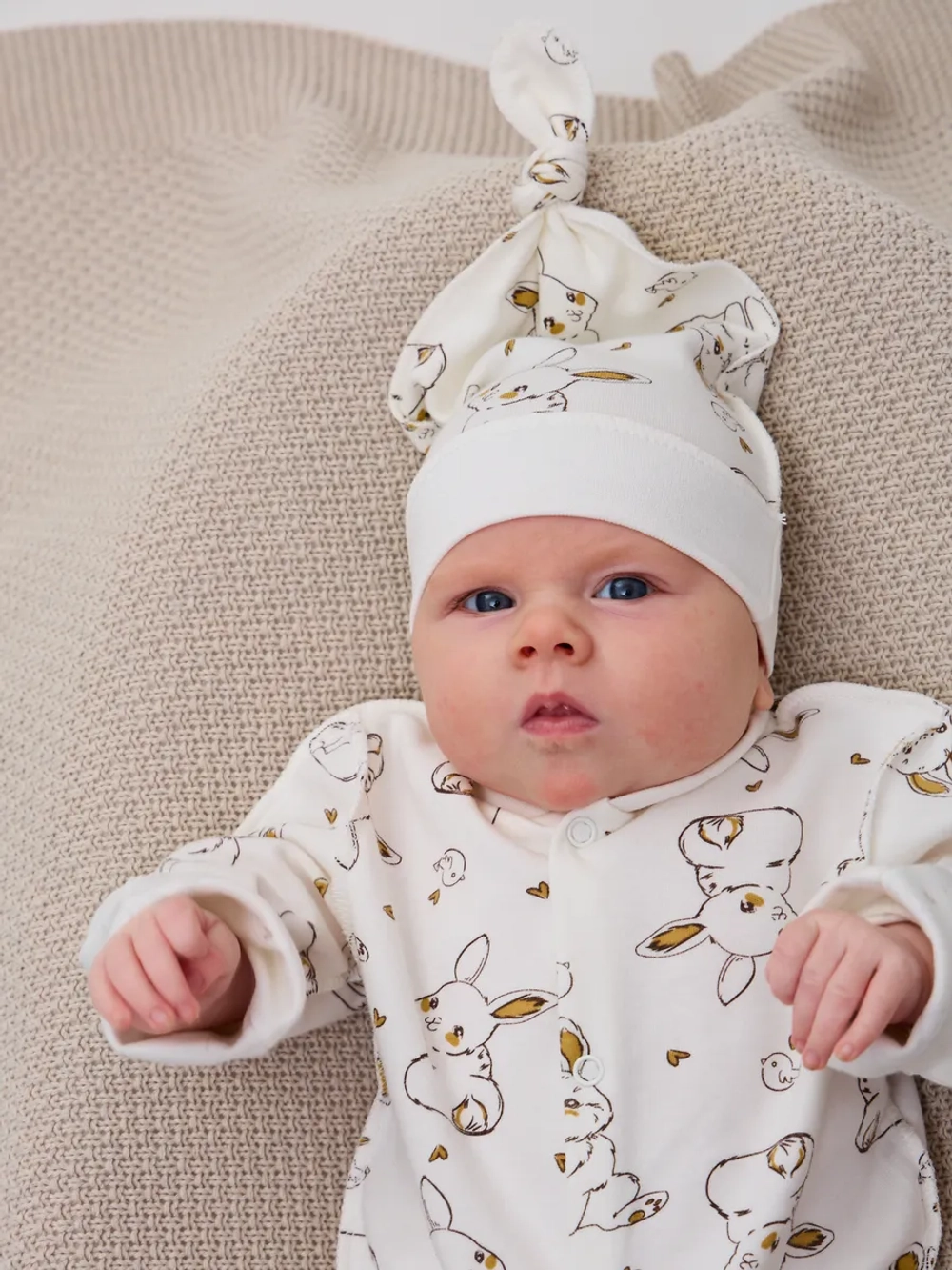 Конверт на выписку весна c костюмом