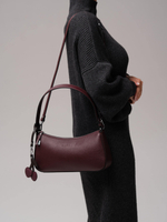 Кожаная сумка багет кросс-боди зимняя вишня