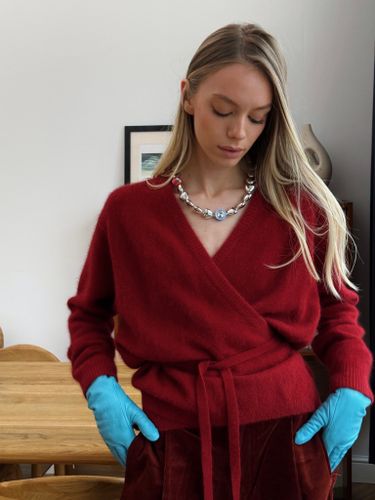 Бордовый кардиган из шерсти енота на завязках