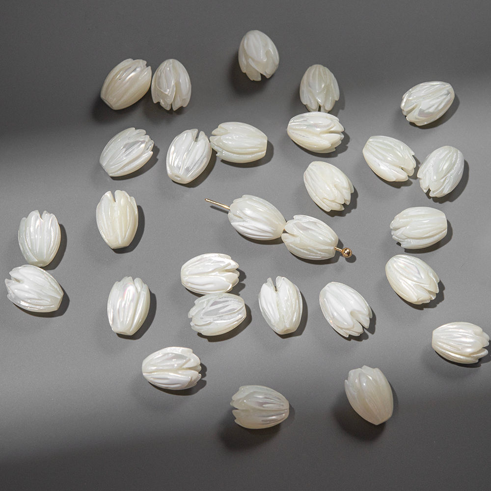 Камелия из морского перламутра, 10,8*8мм, сквозное отверстие