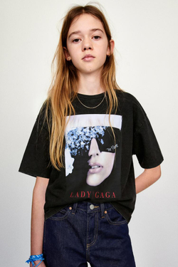 ZARA ФУТБОЛКА С ПРИНТОМ LADY GAGA ©, ТЕМНЫЙ АНТРАЦИТ