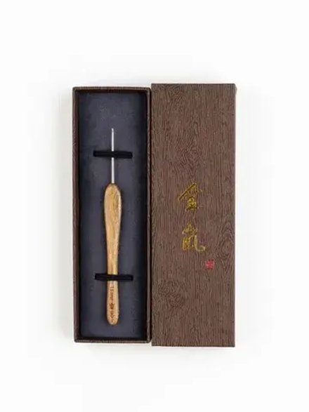 крючок с ручкой из зеленого сандала