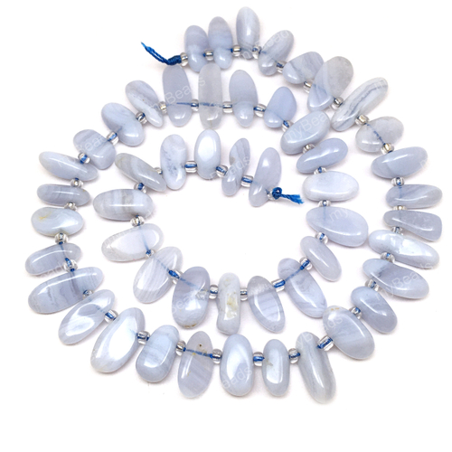 Агат Сапфирин ок.14-17 мм, бусины - лепестки (нить 38 см)