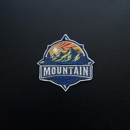 Нашивка термоаппликация на одежду и  на рюкзак. Горы. Путешествия